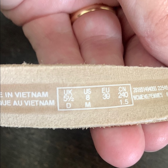 Elegant Women's Cream Wedge Sandals - Picture 10 of 10